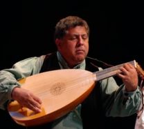 Al Cofrin playing lute